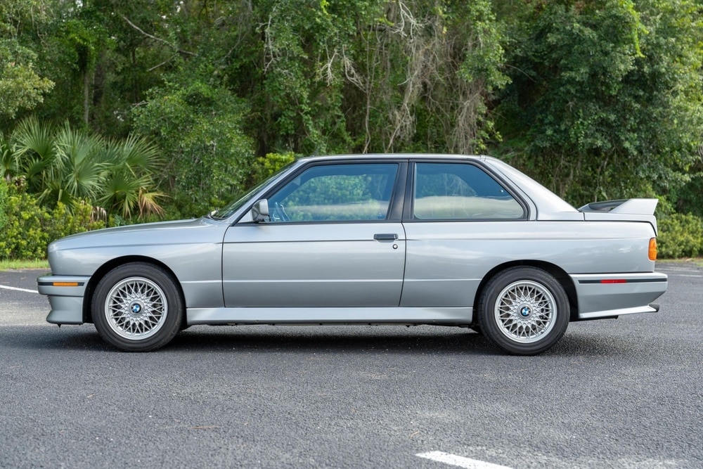 https://cdn.autogreeknews.gr/wp-content/uploads/2026/09/BMW_M3_E30_for_sale-6.jpg