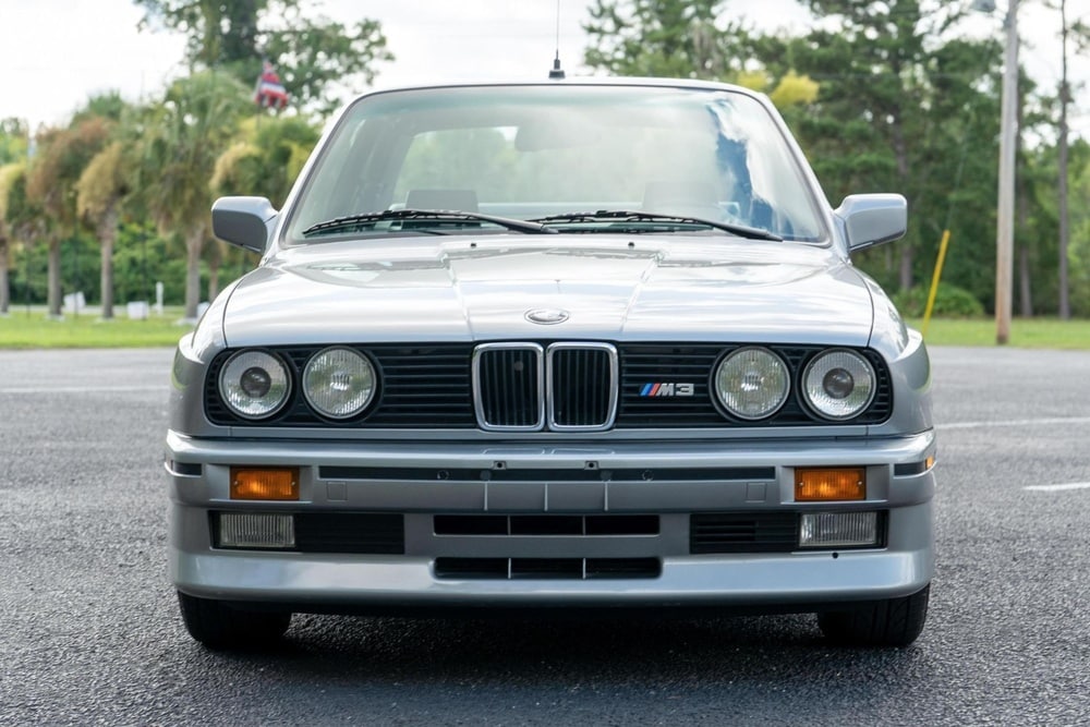 https://cdn.autogreeknews.gr/wp-content/uploads/2026/09/BMW_M3_E30_for_sale-8.jpg
