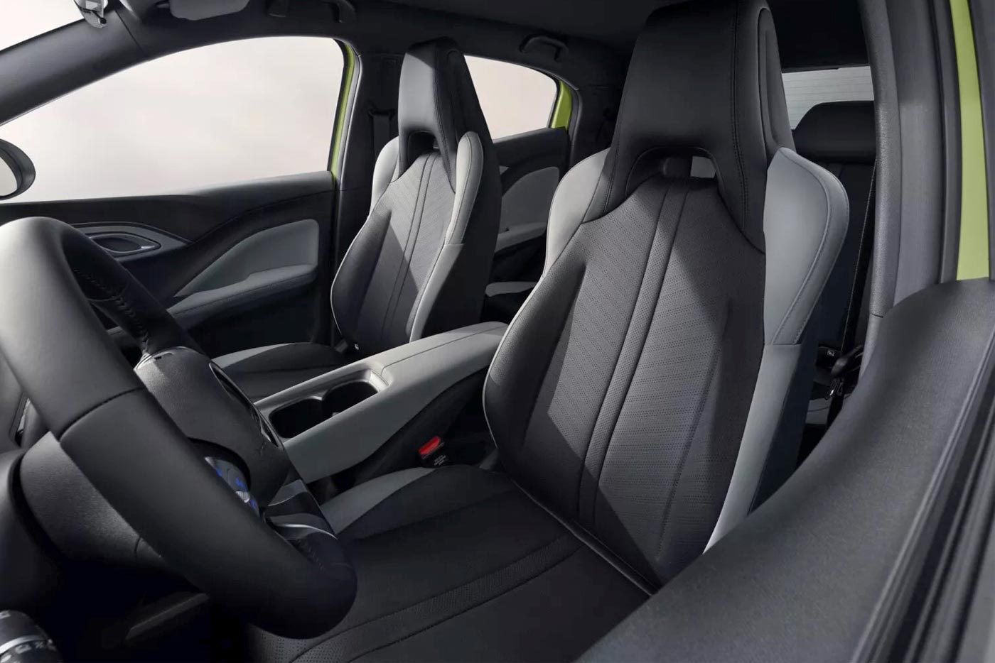 https://cdn.autogreeknews.gr/wp-content/uploads/2026/09/BYD-Dolphin-Surf-interior.jpg