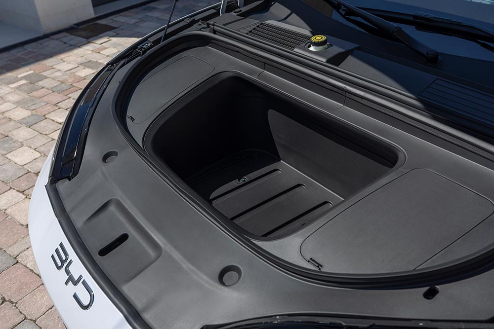 https://cdn.autogreeknews.gr/wp-content/uploads/2026/09/BYD-SEAL_interior-1.jpg