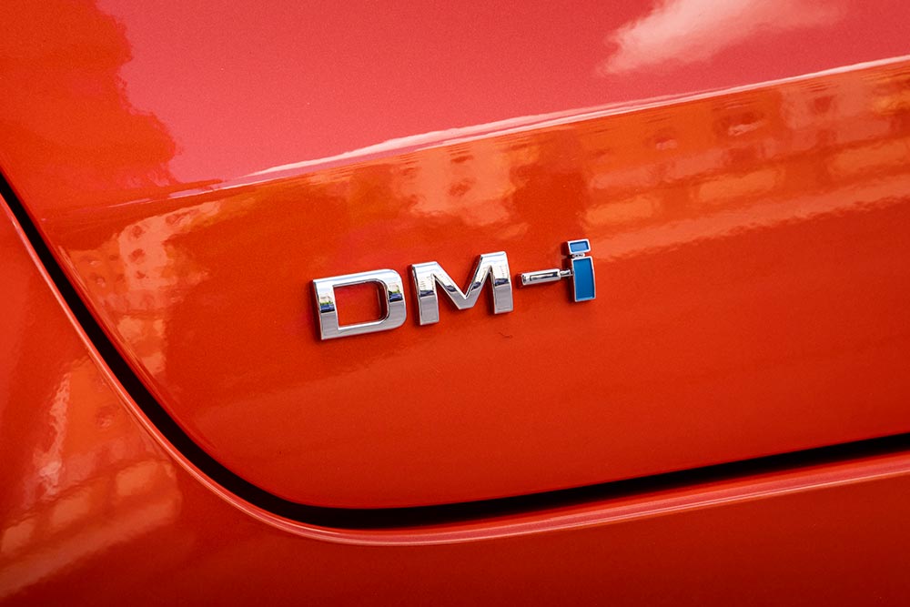 https://cdn.autogreeknews.gr/wp-content/uploads/2026/09/BYD_DOLPHIN_G_DM-i-25.jpg
