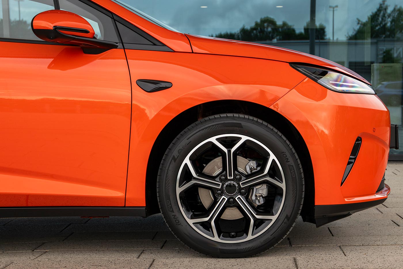 https://cdn.autogreeknews.gr/wp-content/uploads/2026/09/BYD_DOLPHIN_G_DM-i-3.jpg