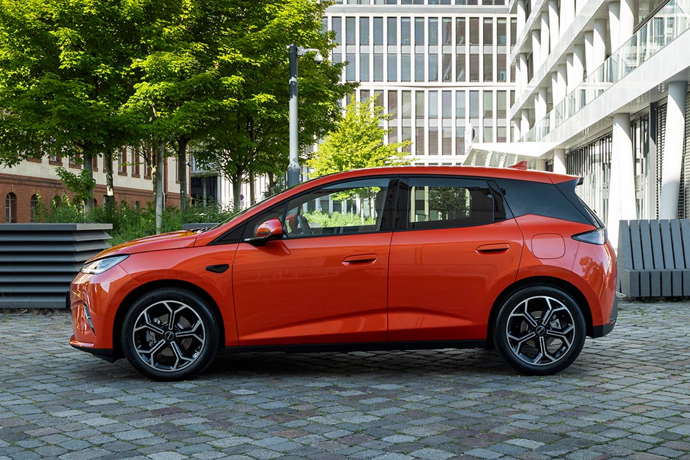 https://cdn.autogreeknews.gr/wp-content/uploads/2026/09/BYD_DOLPHIN_G_DM-i-8.jpg