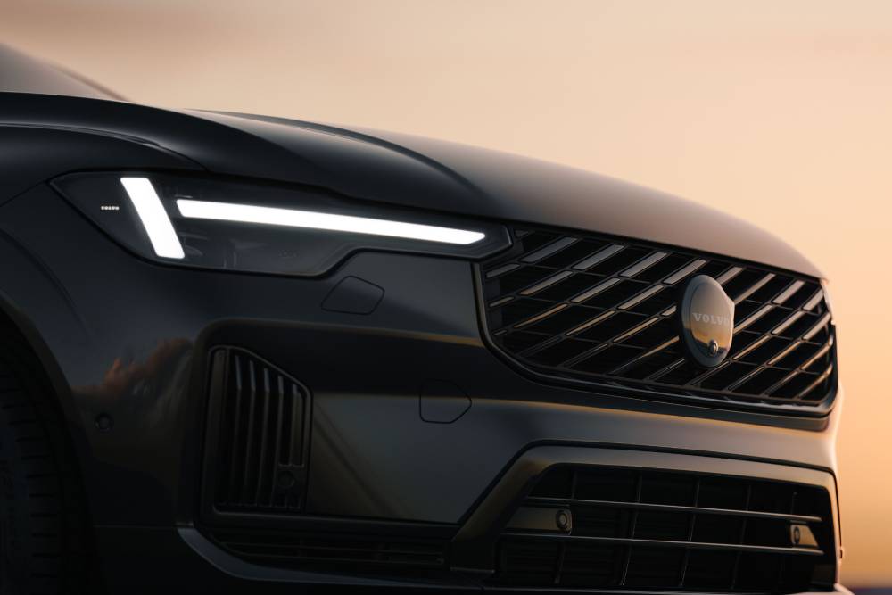 https://cdn.autogreeknews.gr/wp-content/uploads/2026/09/Black_edition_The_New_Volvo_XC60_Frontlight-1.jpg