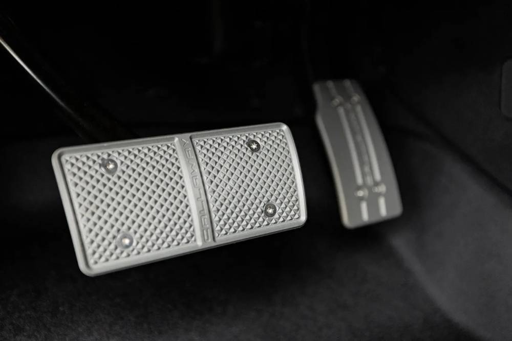 https://cdn.autogreeknews.gr/wp-content/uploads/2026/09/Callaway-Waldoch-Launch-Edition-Silverado-SC602-83-9.jpg