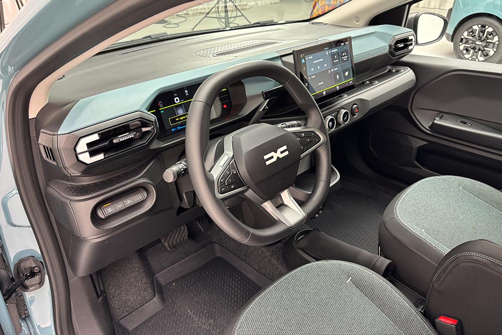 https://cdn.autogreeknews.gr/wp-content/uploads/2026/09/Dacia-Spring-2026-16.jpg