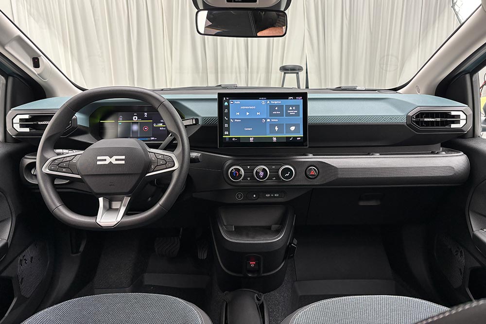 https://cdn.autogreeknews.gr/wp-content/uploads/2026/09/Dacia-Spring-2026-17.jpg