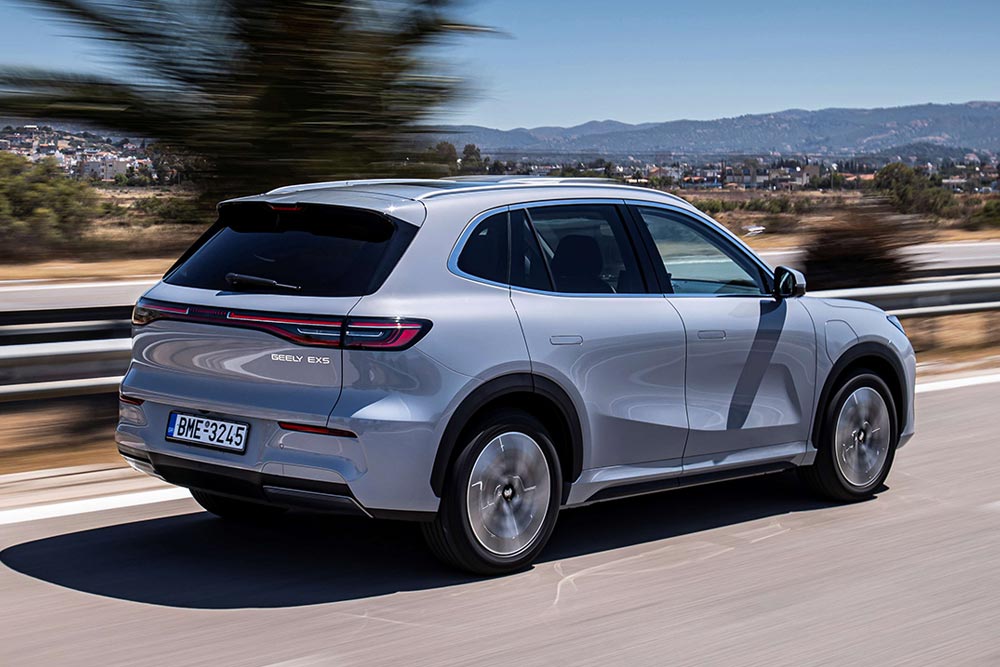 https://cdn.autogreeknews.gr/wp-content/uploads/2026/09/Geely-E5_2.jpg