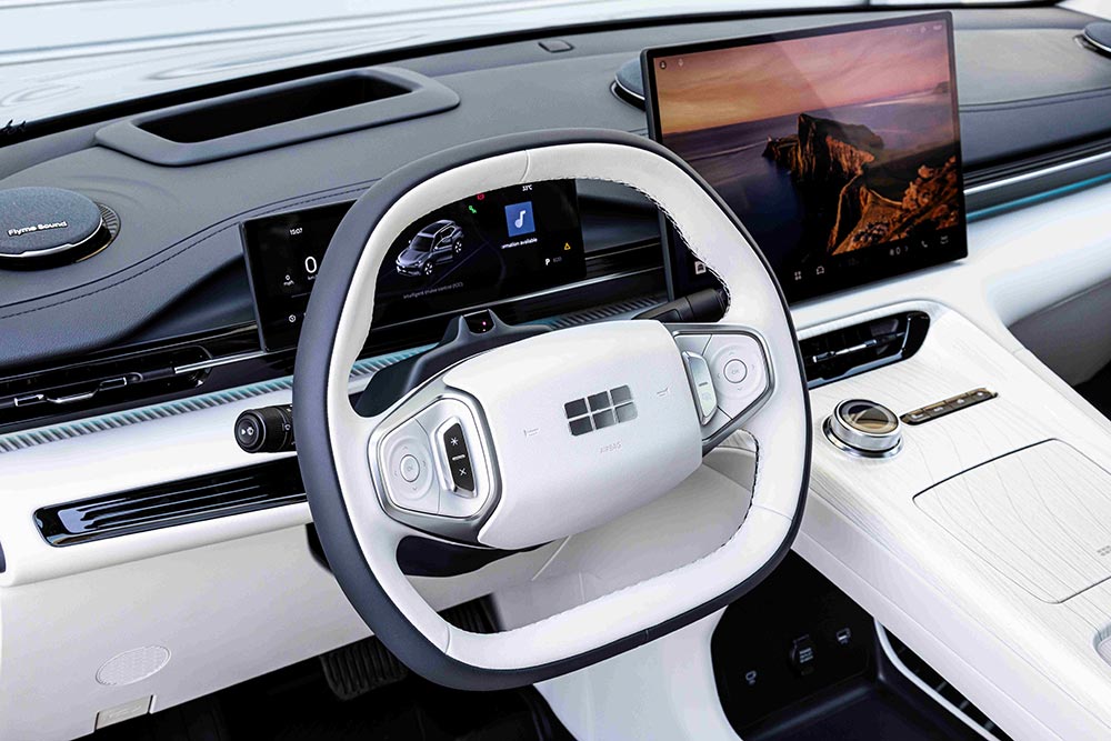 https://cdn.autogreeknews.gr/wp-content/uploads/2026/09/Geely-E5_3.jpg