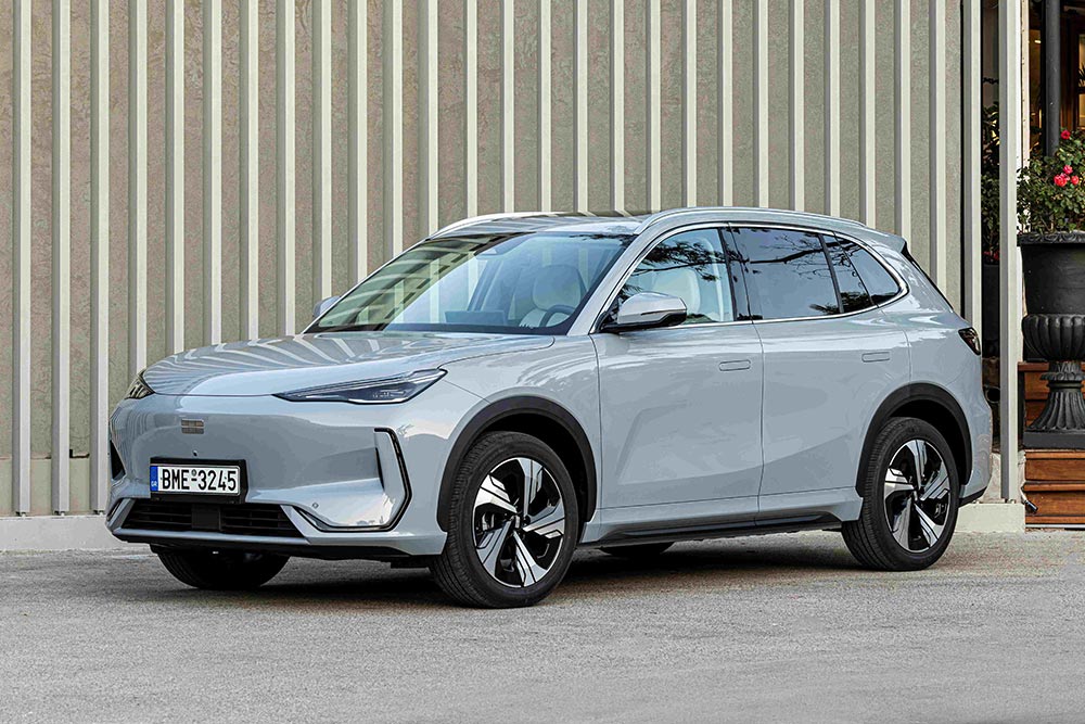 https://cdn.autogreeknews.gr/wp-content/uploads/2026/09/Geely-E5_4.jpg