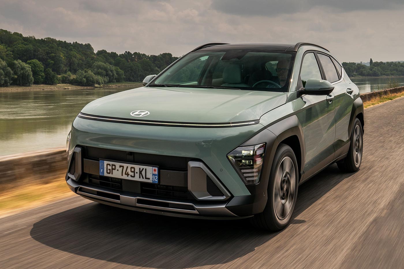 https://cdn.autogreeknews.gr/wp-content/uploads/2026/09/Hyundai-Kona-Hybrid-2.jpg