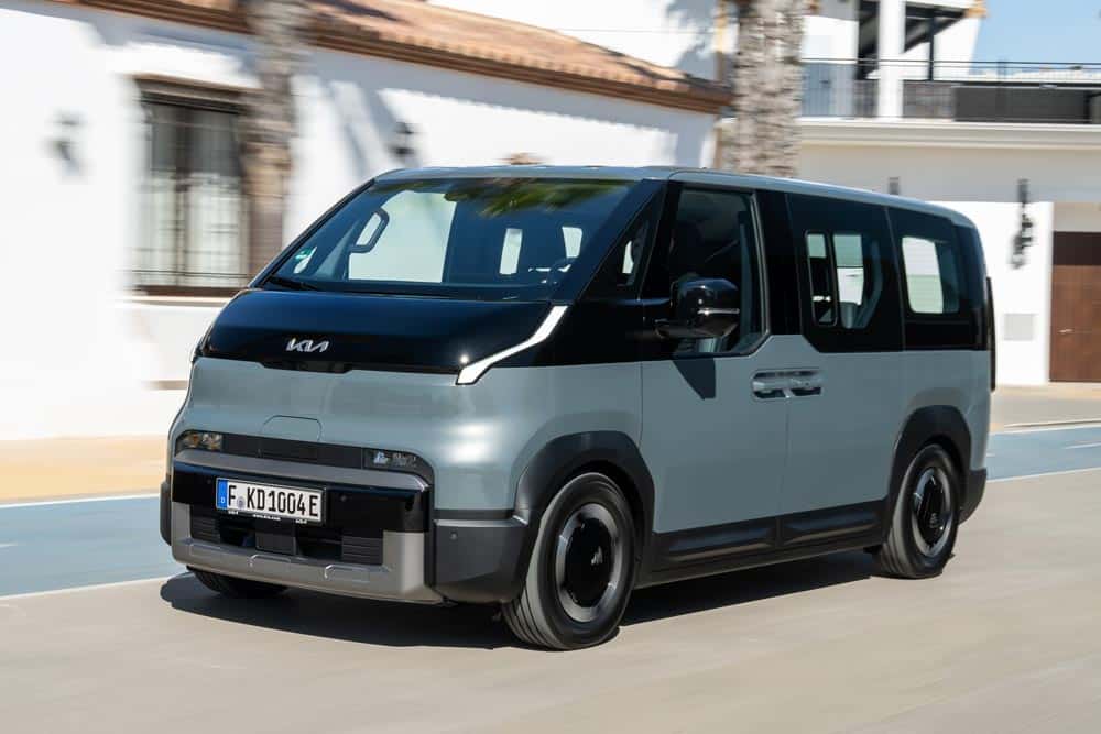https://cdn.autogreeknews.gr/wp-content/uploads/2026/09/Kia-PV5.jpg
