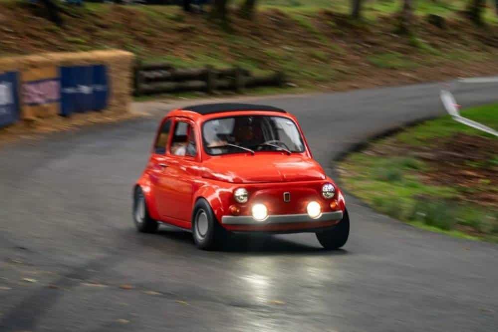 https://cdn.autogreeknews.gr/wp-content/uploads/2026/09/La-Cinquecento-Fiat-500-Scattante-6-2048x1366-1.jpg