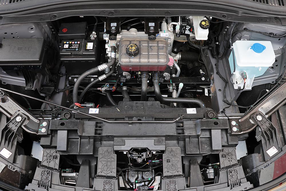 https://cdn.autogreeknews.gr/wp-content/uploads/2026/09/Leapmotor-B05-engine.jpg