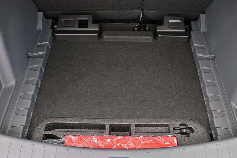 https://cdn.autogreeknews.gr/wp-content/uploads/2026/09/Leapmotor-B05-interior-13.jpg