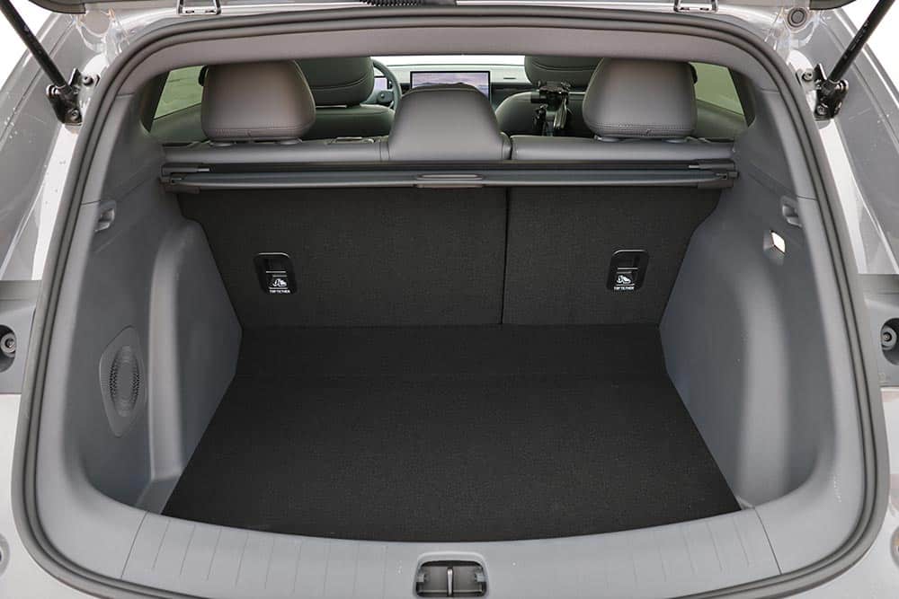 https://cdn.autogreeknews.gr/wp-content/uploads/2026/09/Leapmotor-B05-interior-14.jpg