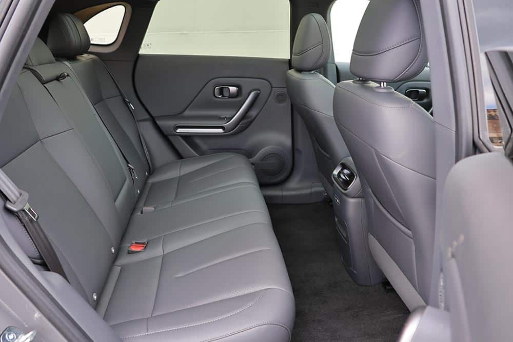 https://cdn.autogreeknews.gr/wp-content/uploads/2026/09/Leapmotor-B05-interior-15.jpg