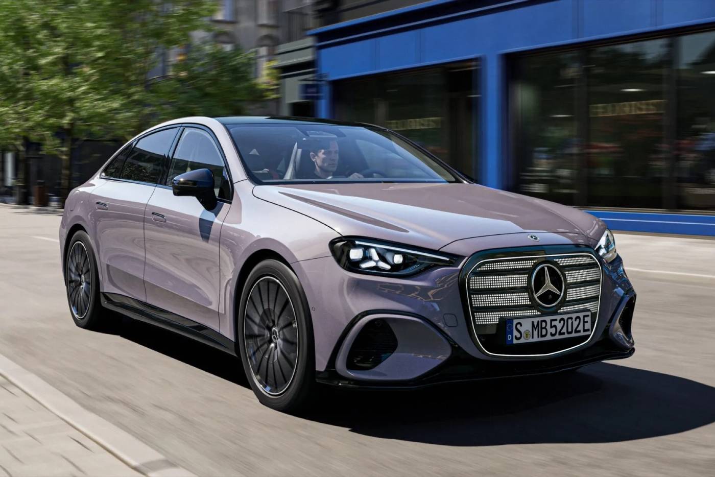https://cdn.autogreeknews.gr/wp-content/uploads/2026/09/Mercedes-C300-electric-1.jpg