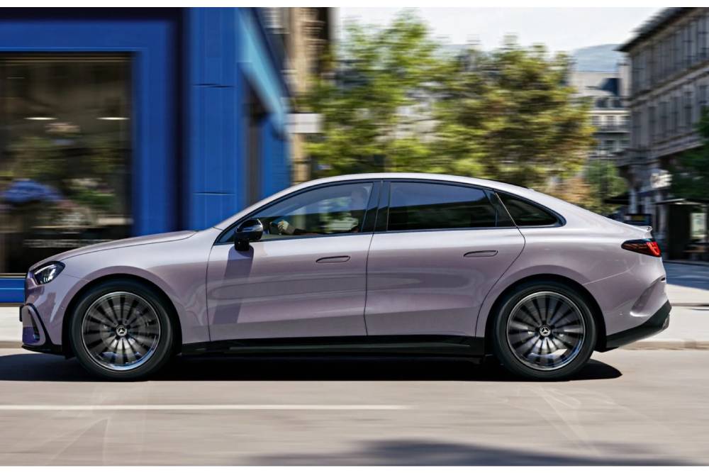 https://cdn.autogreeknews.gr/wp-content/uploads/2026/09/Mercedes-C300-electric-12.jpg