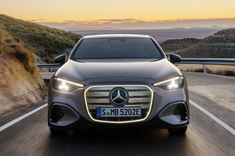 https://cdn.autogreeknews.gr/wp-content/uploads/2026/09/Mercedes-C300-electric-4.jpg