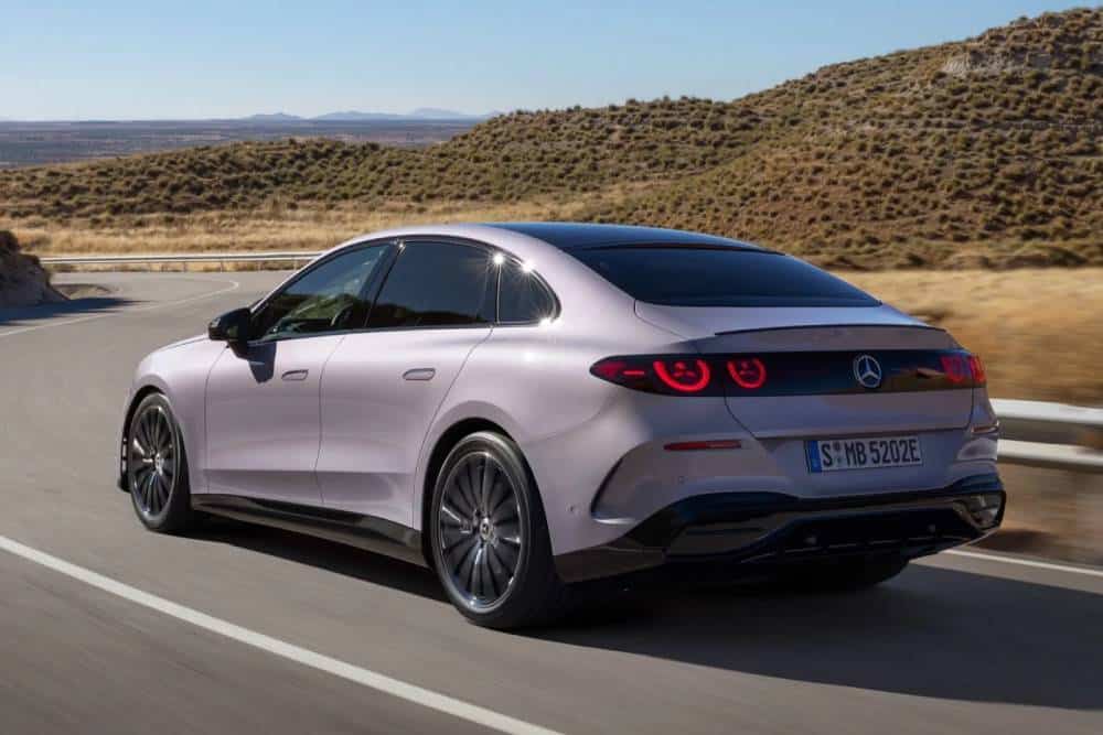 https://cdn.autogreeknews.gr/wp-content/uploads/2026/09/Mercedes-C300-electric-5.jpg