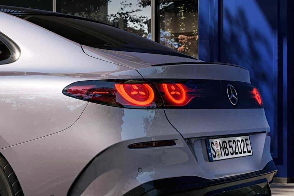 https://cdn.autogreeknews.gr/wp-content/uploads/2026/09/Mercedes-C300-electric-7.jpg