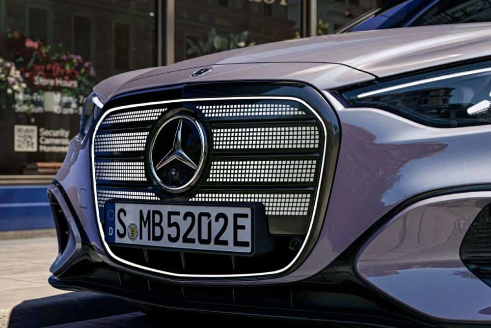https://cdn.autogreeknews.gr/wp-content/uploads/2026/09/Mercedes-C300-electric-8.jpg
