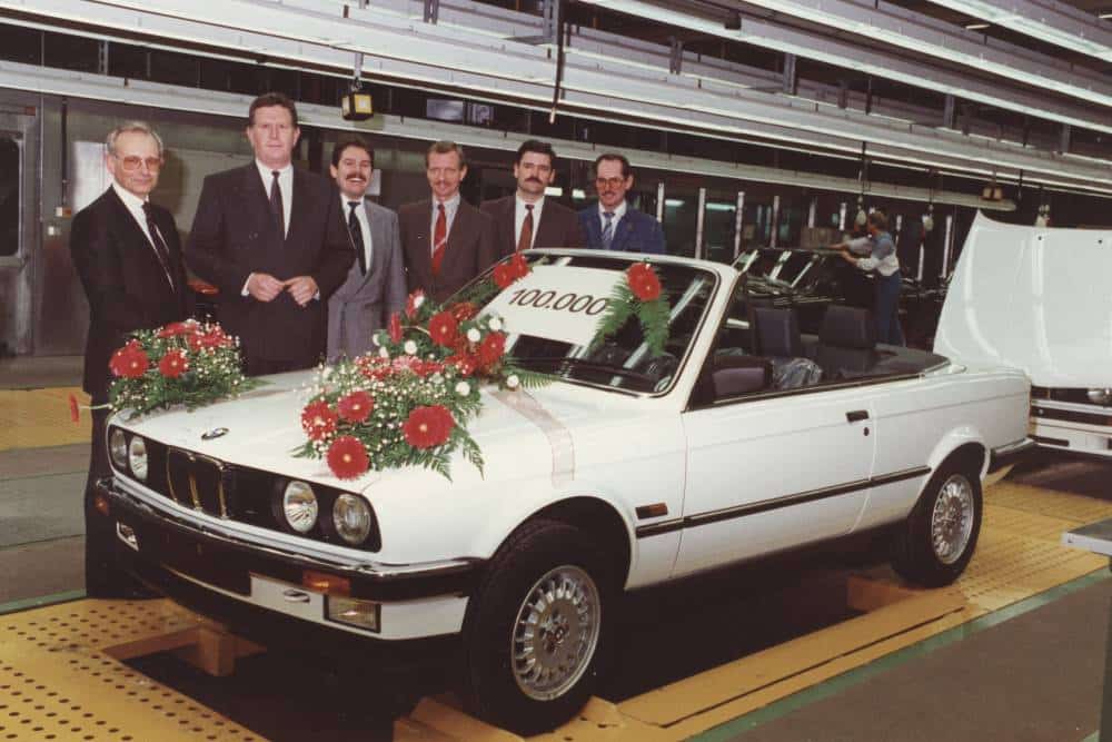 https://cdn.autogreeknews.gr/wp-content/uploads/2026/09/P90627173_highRes_100-000th-bmw-3-seri-1.jpg