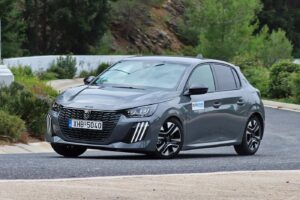 Peugeot-208-strofi
