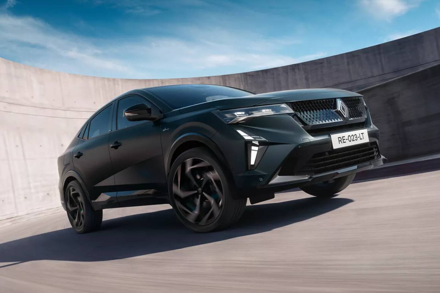 https://cdn.autogreeknews.gr/wp-content/uploads/2026/09/Renault-Rafale-Hypnotic-1.jpg