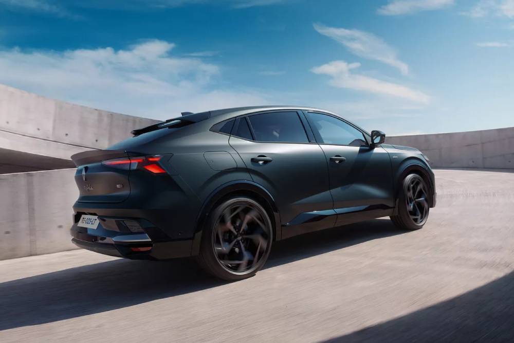 https://cdn.autogreeknews.gr/wp-content/uploads/2026/09/Renault-Rafale-Hypnotic-9.jpg