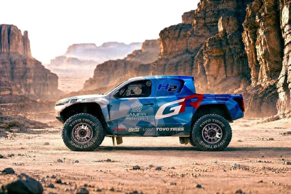 https://cdn.autogreeknews.gr/wp-content/uploads/2026/09/Toyota-DKR-GR-FC-Hilux-5-2048x1152-1.jpg