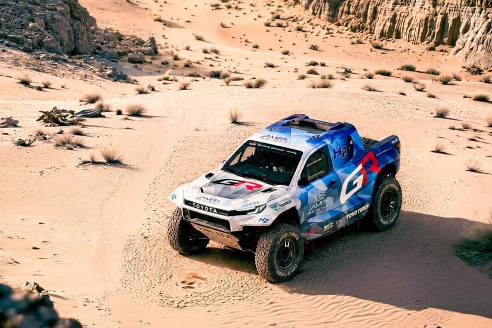 https://cdn.autogreeknews.gr/wp-content/uploads/2026/09/Toyota-DKR-GR-FC-Hilux-8-2048x1152-1.jpg