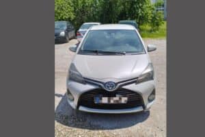 Toyota-Yaris-Hybrid-2017-used-2