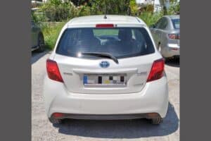 Toyota-Yaris-Hybrid-2017-used-3