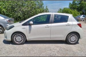 Toyota-Yaris-Hybrid-2017-used-4