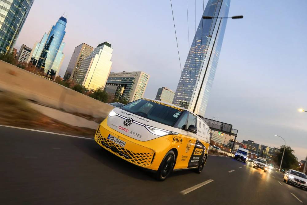 https://cdn.autogreeknews.gr/wp-content/uploads/2026/09/VW-ID.-Buzz-World-Tour-1.jpg