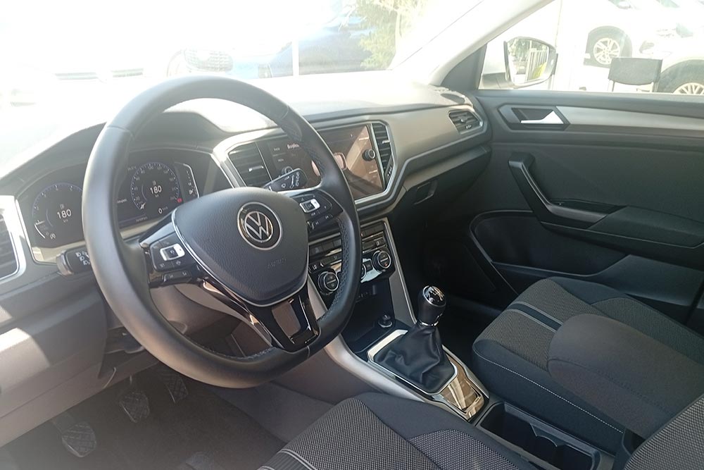 https://cdn.autogreeknews.gr/wp-content/uploads/2026/09/VW-T-Roc-2022-used-3.jpg