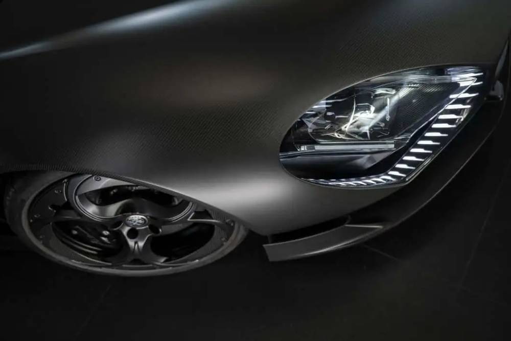 https://cdn.autogreeknews.gr/wp-content/uploads/2026/09/alfa-romeo-33-stradale-perla-nera-13.jpg