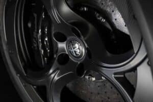 alfa-romeo-33-stradale-perla-nera (3)