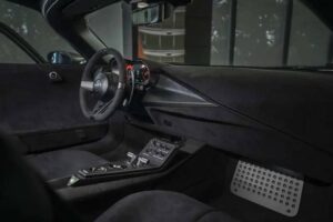 alfa-romeo-33-stradale-perla-nera (4)