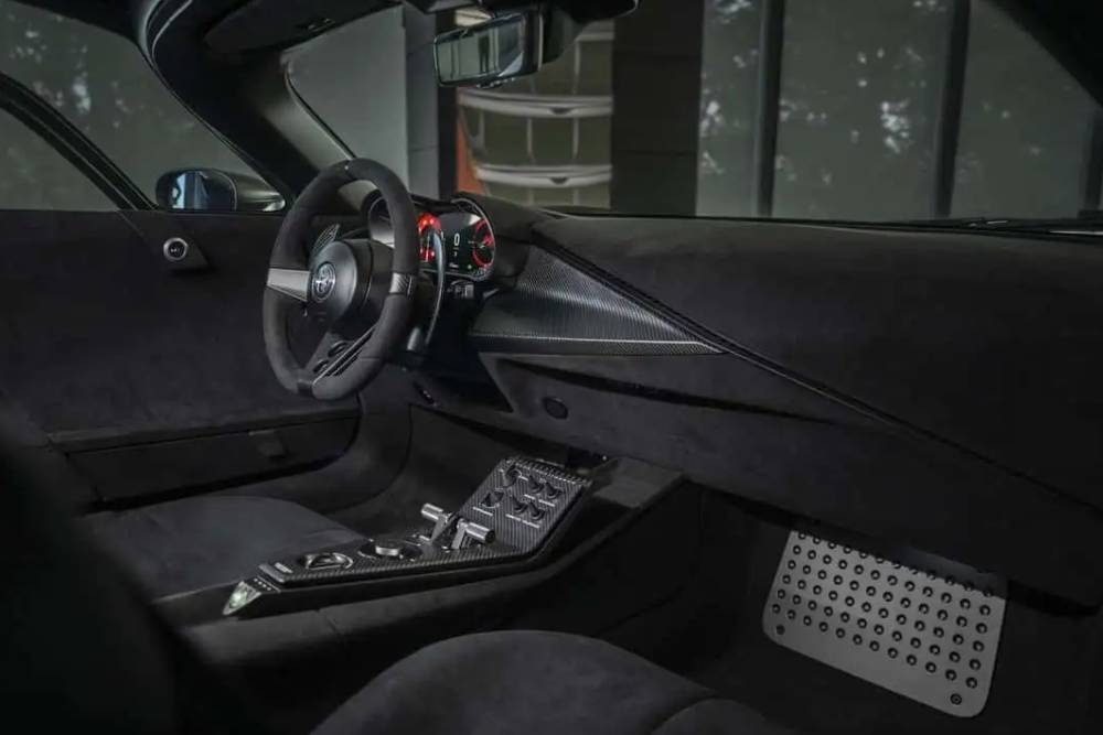 https://cdn.autogreeknews.gr/wp-content/uploads/2026/09/alfa-romeo-33-stradale-perla-nera-4.jpg