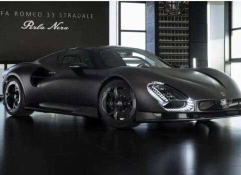 Η Alfa Romeo 33 Stradale άβαφη είναι σκέτη κόλαση