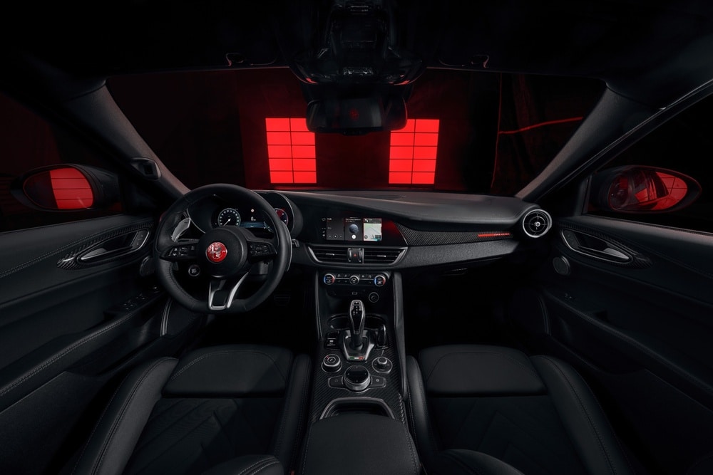 https://cdn.autogreeknews.gr/wp-content/uploads/2026/09/alfa-romeo-giulia-edizione-luna-rossa-3_1000x667.jpg