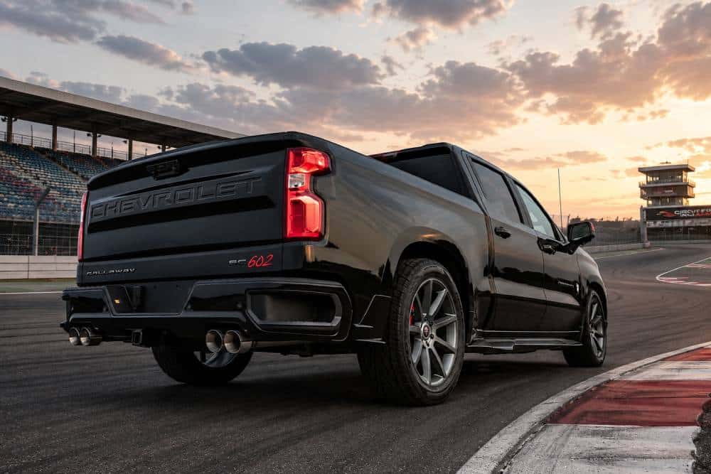 https://cdn.autogreeknews.gr/wp-content/uploads/2026/09/callaway-silverado-track.jpg