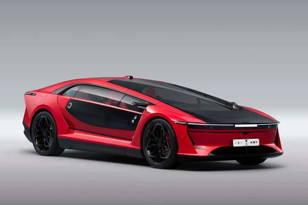 https://cdn.autogreeknews.gr/wp-content/uploads/2026/09/ceer-exobot-sedan-1.jpg