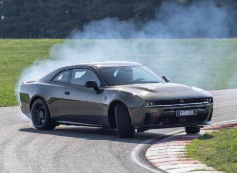 Νέο Dodge Charger 550 PS, AWD και πισωκίνητο με ένα κουμπί
