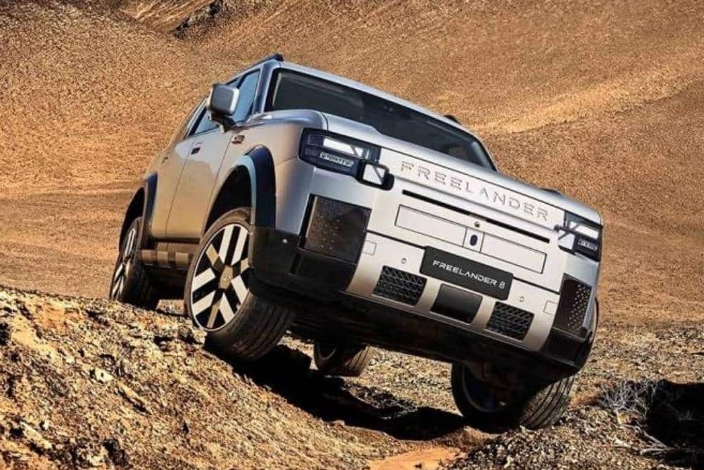 https://cdn.autogreeknews.gr/wp-content/uploads/2026/09/freelander-8-guiness-record-02.jpg