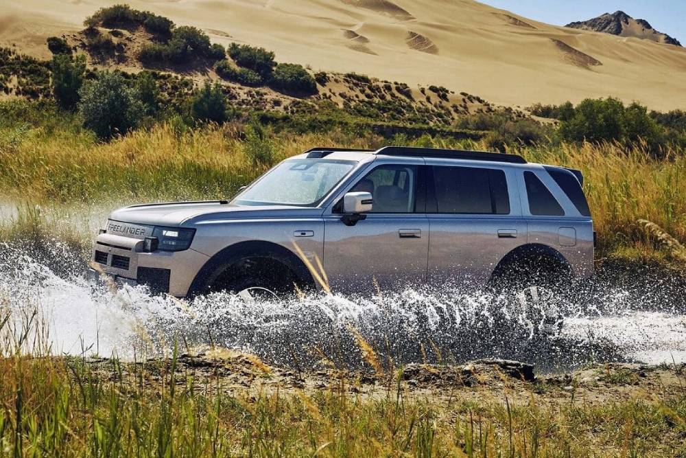 https://cdn.autogreeknews.gr/wp-content/uploads/2026/09/freelander-8-guiness-record-03.jpg