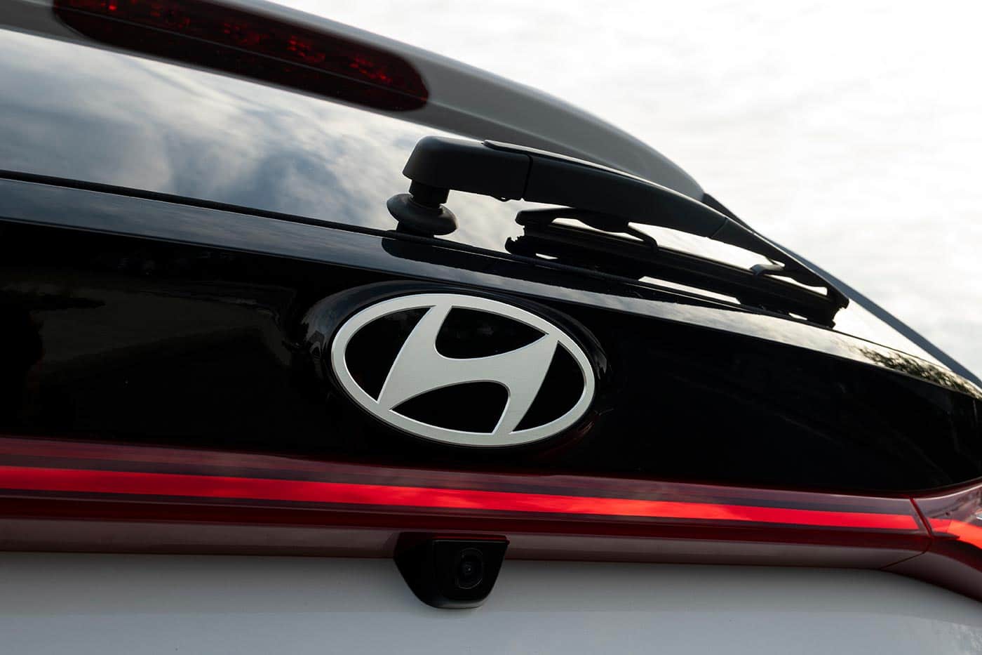 https://cdn.autogreeknews.gr/wp-content/uploads/2026/09/hyundai-i20-rear.jpg